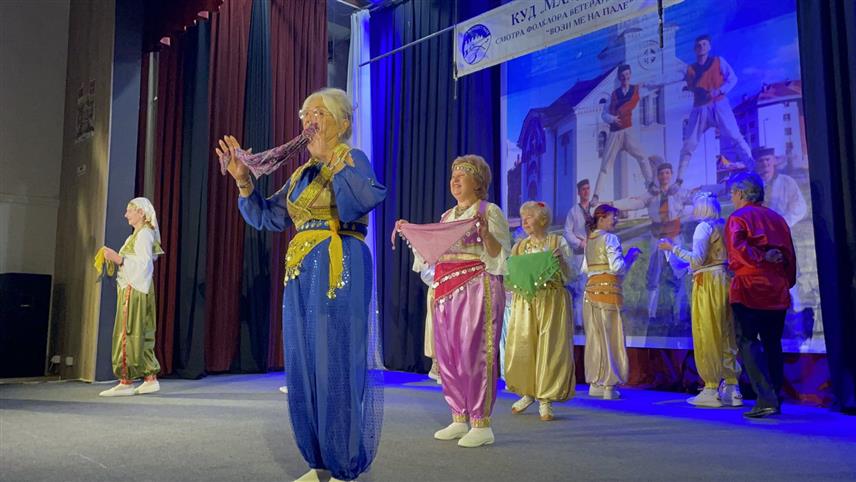 ПАЛЕ, 8. НОВЕМБРА /СРНА/ - На Палама је данас одржана међународна смотра фолклора ветерана и рекреативаца, која је окупила 20 културно-умјетничких друштава из Републике Српске, Федерације БиХ, Румуније и региона.