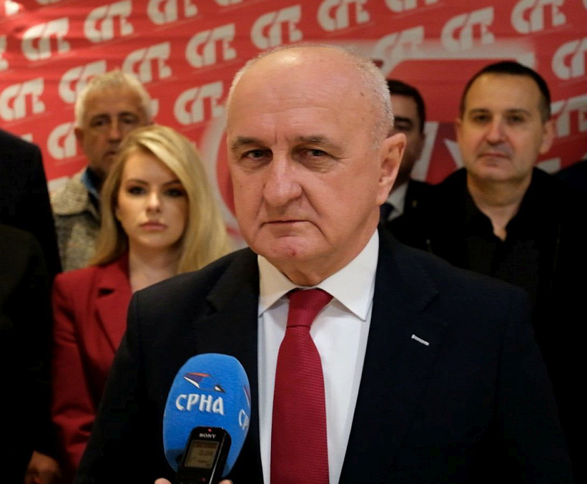 БАЊАЛУКА, 9. НОВЕМБРА /СРНА/ - Предсједник Социјалистичке партије /СП/ Петар Ђокић поручио је да ће избором Синише Карана за предсједника Републике Српске бити настављена политика заштита Републике Српске, која грађанима даје стабилност, сигурност, извијесност, осигурава развој и мир као највећу благодет коју политика може пружи