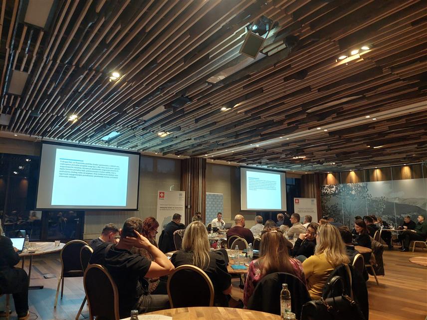 ИСТОЧНО САРАЈЕВО, 10. ДЕЦЕМБРА /СРНА/ - Представници Републичке управе цивилне заштите учествовали су на Јахорини на тродневној обуци "Смањење ризика од катастрофа у систему социјалне заштите".