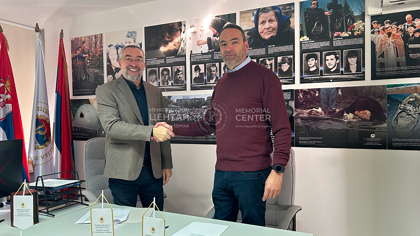БАЊАЛУКА, 10. ДЕЦЕМБРА /СРНА/ - Директор Меморијалног центра Републике Српске Денис Бојић и директор Центра за друштвено-политичка истраживања Српске Диушан Павловић потписали су данас Меморандум о сарадњи.