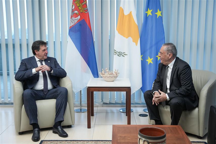 БЕОГРАД, 10. ДЕЦЕМБРА /СРНА/ - Министар одбране Србије Братислав Гашић током званичне посјете Кипру на позив кипарског министра одбране Василиса Палмаса.
