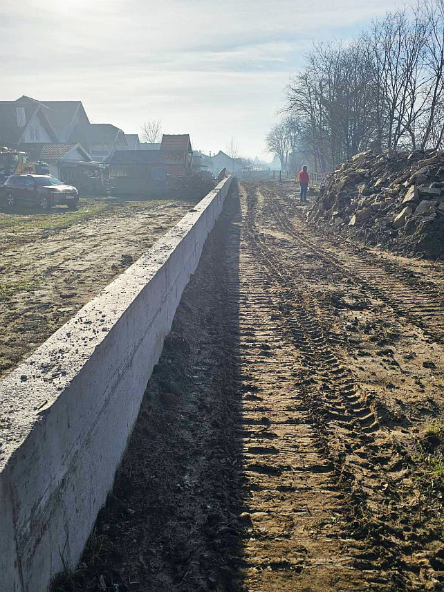 ПРИЈЕДОР, 10. НОВЕМБРА /СРНА/ - Реализација хитних мјера заштите од поплава у Приједору благо је успорена у односу на предвиђену динамику због неријешених имовинских односа на појединим локацијама, али Градска управа улаже максималне напоре да ријеши проблеме.