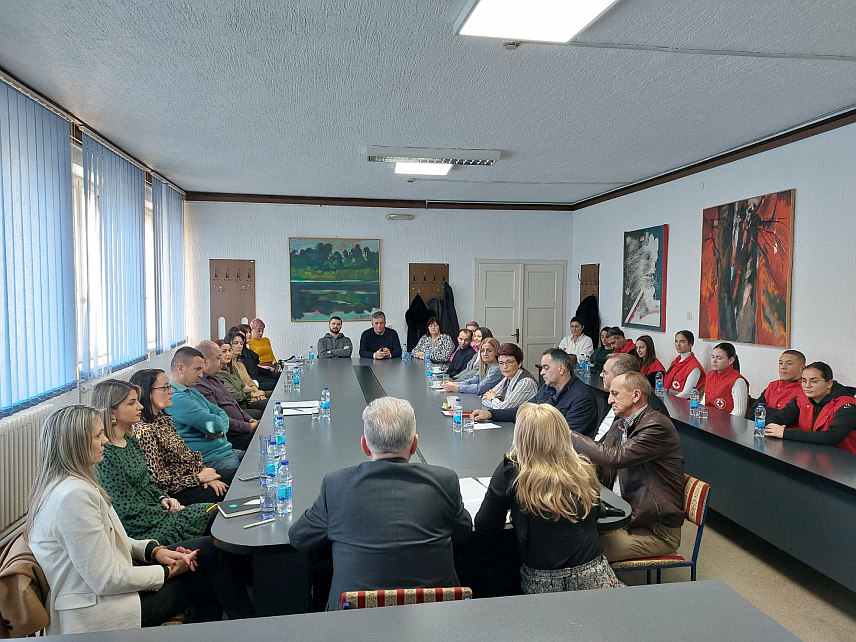 СРБАЦ, 10. ДЕЦЕМБРА /СРНА/ - Округли сто који је одржан данас у општини Србац као осврт на кампању "16 дана активизма против насиља над женама".