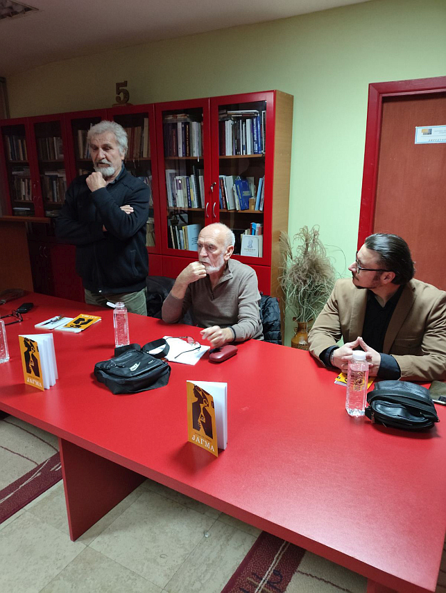 СРЕБРЕНИЦА, 10. ДЕЦЕМБРА /СРНА/ - Програм просвјетно-културног збора "Стопама Луке Милованова Георгијевића" у Сребреници вечерас је настављен представљањем књиге поезије Љубисава Симића из Братунца под називом "Јагма".