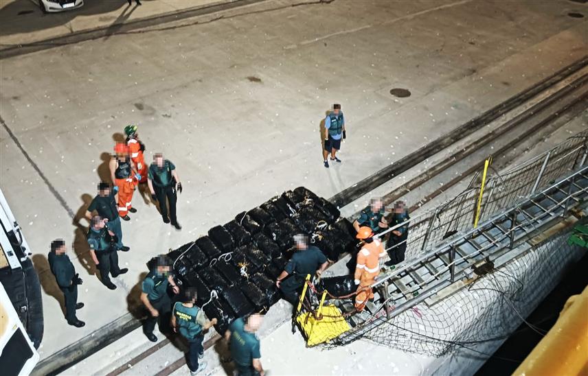 БЕОГРАД, 11. ДЕЦЕМБРА /СРНА/ - Седамнаест особа ухапшено је у Шпанији, од којих осам држављана Србије, у међународној акцији полиција из Србије, Шпаније, Колумбије и Словеније, уз подршку Европола.