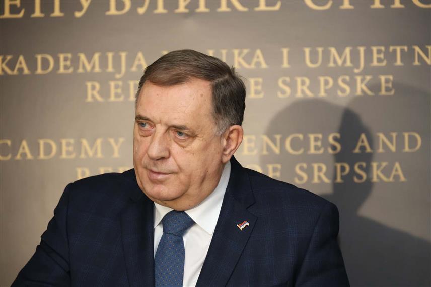 БАЊАЛУКА, 12. ДЕЦЕМБРА /СРНА/ - Лидер СНСД-а Милорад Додик након одржаног округлог стола "Тридесет година Дејтонског мировног споразума", који организује Академија наука и умјетности Републике Српске. /Фото - Борислав Здриња/