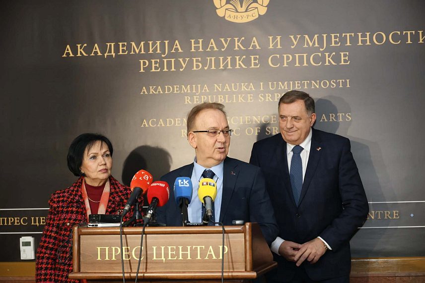 БАЊАЛУКА, 12. ДЕЦЕМБРА /СРНА/ - Предсједник Академије наука и умјетности Републике Српске /АНУРС/ Драгољуб Мирјанић након округлог стола "Тридесет година Дејтонског мировног споразума", који је организовала АНУРС. /Фото - Борислав Здриња/