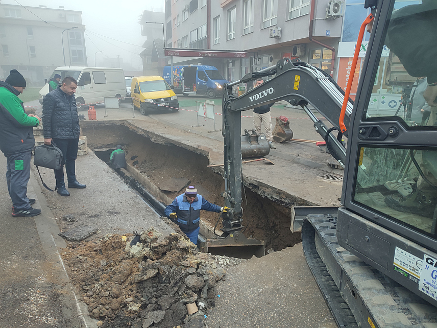 ГРАДИШКА, 12. ДЕЦЕМБРА /СРНА/ - У Градишци је отклоњен квар на топловодој мрежи у Улици мис Ирби, због кога је у четвртак од 15.00 до 23.00 часа "Еко топлана" обуставила гријање корисницима у ужем центру града.