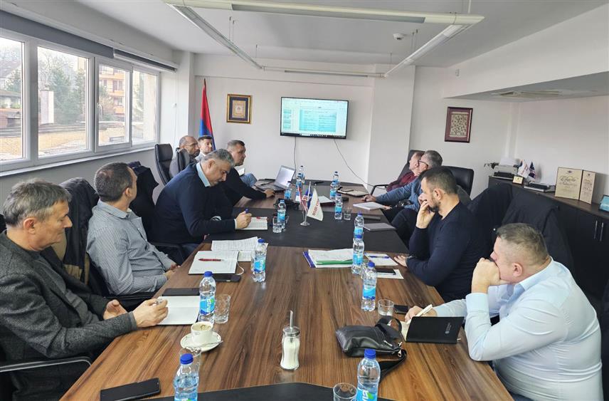 БИЈЕЉИНА/БАЊАЛУКА, 12. ДЕЦЕМБРА /СРНА/ - У Бањалуци је данас одржан састанак о изградњи нелегалних објеката на јавном водном добру Републике Српске, коме су присуствовали и представници Министарства пољопривреде, шумарства и водопривреде, Министарства за просторно уређење, грађевинарство и екологију, Правобранилаштва Републике Српске и републичке водне и грађевинске инспекције.