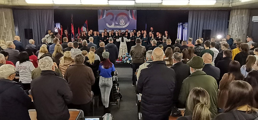 ДОБОЈ, 12. ДЕЦЕМБРА /СРНА/ - Српско соколско друштво /ССД/ "Свети Ђорђе" из Добоја прославило је данас 30 година обновитељског рада, а током свечаности су уручене захвалнице заслужним појединцима и колективима, међу њима и градоначелнику Добоја Борису Јеринићу, који је члан Друштва.