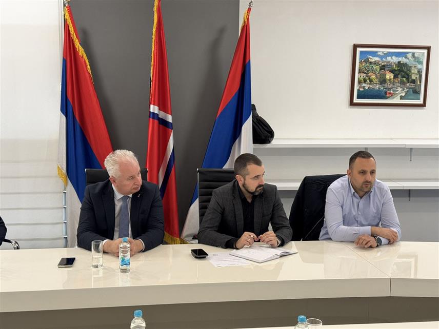 ИСТОЧНО НОВО САРАЈЕВО, 12. ДЕЦЕМБРА /СРНА/ - Састанак помоћника министра туризма и угоститељства Републике Српске Предрага Тешића са представницима туристичких и угоститељских субјеката са подручја града Источно Сарајево.