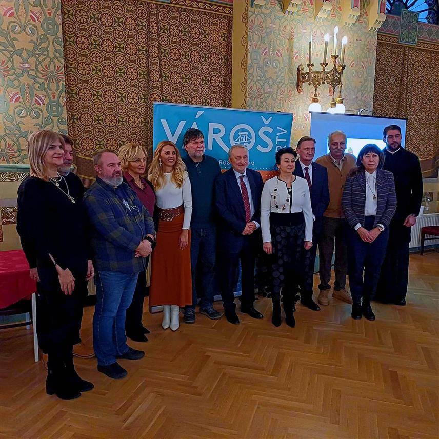 БУДИМПЕШТА, 13. ДЕЦЕМБРА /СРНА/ - Дводневни Међународни медијски округли сто под називом "Српска ријеч изван матице - изазови и перспективе" одржан је у Будимпешти, у организацији Асоцијације "В-Медија", а под покровитељством Фондације Габор Бетлен - Канцеларија премијера Мађарске.