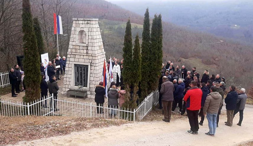 ФОЧА, 14. ДЕЦЕМБРА /СРНА/ - Јошаница је мјесто великог бола и страдања гдје је на Никољдан 1992. године звјерски убијено 56 мјештана, а десетак заселака избрисано са лица Земља, истакнуто је данас на обиљежавању 33 година од овог стравичног злочина који су починиле муслиманске снаге.