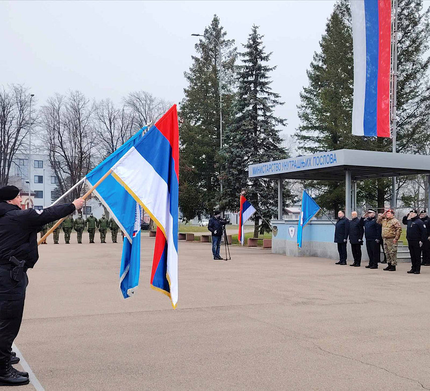 БАЊАЛУКА, 16. ДЕЦЕМБРА /СРНА/ - У Центру за обуку Министарства унутрашњих послова /МУП/ Републике Српске у Залужанима код Бањалуке данас је промовисано 49 припадника Жандармерије који су завршили основну обуку.