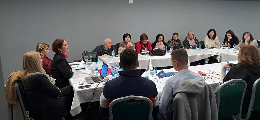 ДОБОЈ, 16. ДЕЦЕМБРА /СРНА/ - Предсједништво Организације породица заробљених, погинулих бораца и несталих цивила Републике Српске вечерас је у Добоју заузело јединствен став да законска права на примања ове категорије морају да буду усклађена са износом просјечног личног дохотка из претходне године чиме ће се осигурати повећање износа за сваку наредну годину.