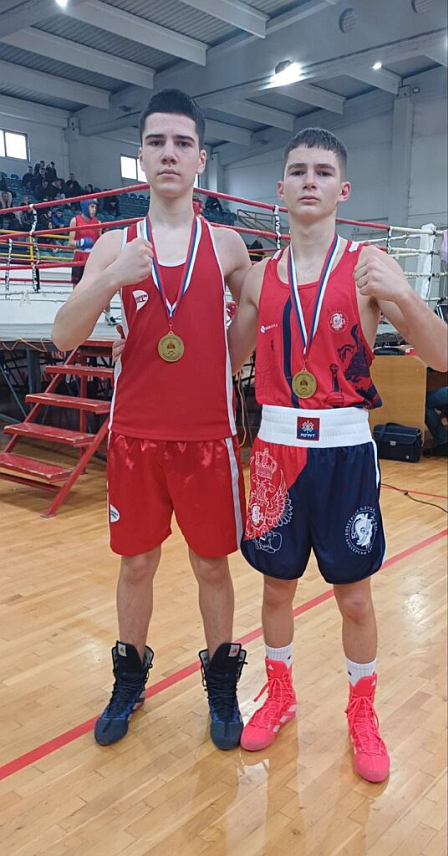 РОГАТИЦА, 16. ДЕЦЕМБРА /СРНА/ - Чланови Боксерског клуба "Младост" из Рогатице Тодор Цвијетић и Вук Ћајић освојили су титулу првака Републике Српске на појединачном Првенству Републике Српске у олимпијском боксу.