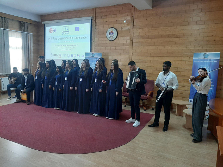 ФОЧА, 17. ДЕЦЕМБРА /СРНА/ - Представници више универзитета из земаља региона и ЕУ, учесници пројекта међународне сарадње, поручили су данас са конференције у Фочи да je Медицински факултет у овом граду са своја три одсјека на енглеском језику потврда да се посвећен и упоран рад увијек исплати, те да би овакав примјер интернационализације требало да слиједе све високошколске установе у региону.