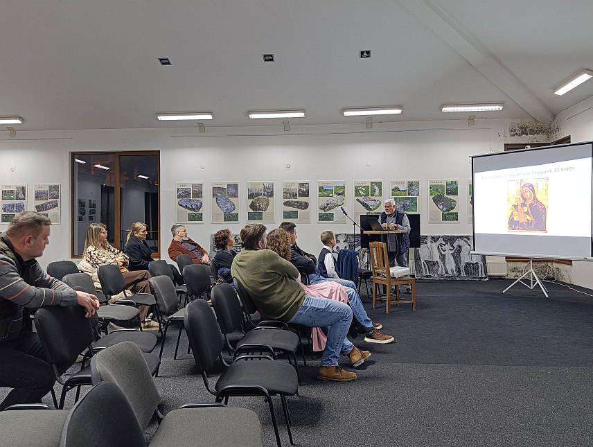 МРКОЊИЋ ГРАД, 17. ДЕЦЕМБРА /СРНА/ - У Мркоњић Граду вечерас су представљене двије књиге историчара Милорада Савића из Бенковца које се баве Далмацијом у историјском и културолошком оквиру, што дуги низ година уопште није проучавано.