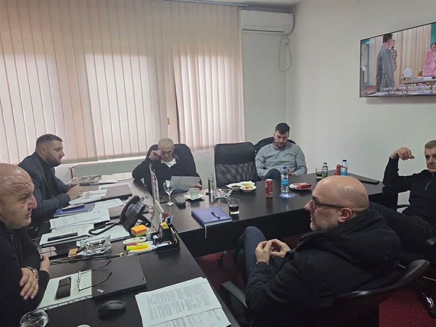 БИЈЕЉИНА, 18. ДЕЦЕМБРА /СРНА/ - У Подручној привредној комори Бијељина одржана је сједница Савјета аутомобилске индустрије, на којој је истакнуто да је ова грана привреде у фази интензивног развоја.