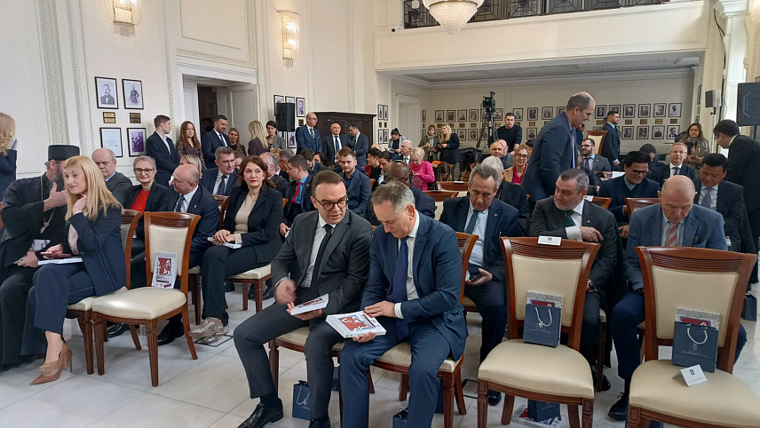 БЕОГРАД, 18. ДЕЦЕМБРА /СРНА/ - Књига "Наша исповијест два - свједочење жена жртава рата у Републици Српској 1992-1995", која садржи 12 аутентичних свједочења жена које су у току Одбрамбено-отаџбинског рата претрпјеле страхоте, представљена је данас у Београду с циљем упознавања домаће и међународне јавности о злочинима над Србима, посебно женама.