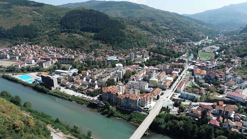 ФОЧА, 18. ДЕЦЕМБРА /СРНА/ - Усвајањем измјена закона о локалној самоуправи отварају се могућности да буде исправљена неправда према општини Фоча, која упркос томе што је здравствени, универзитетски и туристички центар истока Српске, са богатим културно-историјским насљеђем, прије ових измјена није испуњавала прописане услове за статус града.