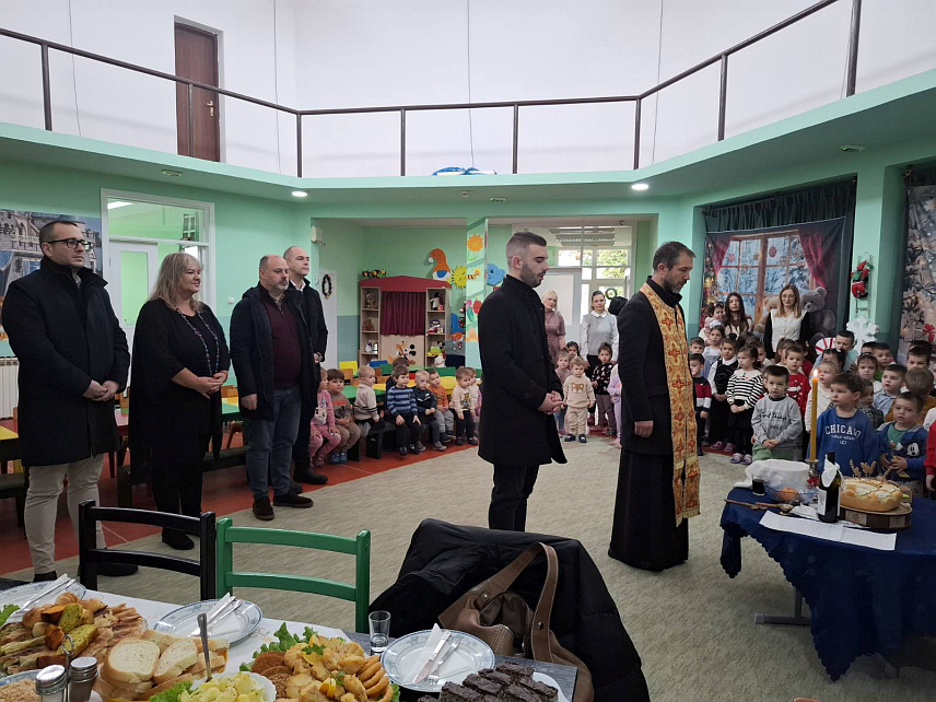 ВИШЕГРАД, 19. ДЕЦЕМБРА /СРНА/ - У обданишту "Невен" у Вишеграду данас је обиљежена крсна слава ове установе - Свети Никола, уз присуство дјеце, васпитача и бројних гостију.
