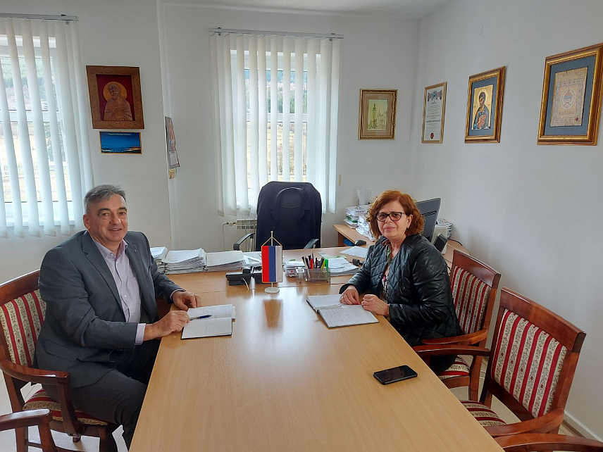 БАЊАЛУКА, 1. ДЕЦЕМБРА /СРНА/ - Министар управе и локалне самоуправе Републике Српске Сенка Јујић посјетила је данас општине Источни Дрвар, Петровац и Оштра Лука и са начелницима разговарала о актуелним питањима и приоритетима у области локалне самоуправе.