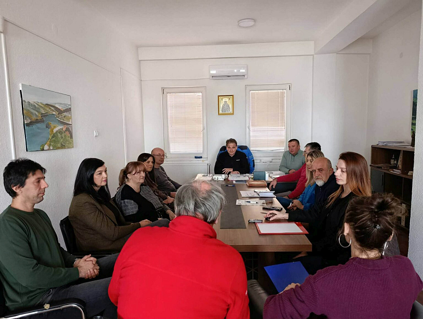 ГАЦКО, 21. ДЕЦЕМБРА /СРНА/ - Општински Штаб за ванредне ситуације препоручује свим становницима општине Гацко да смање боравак на отвореном, а посебно у ужој градској зони и периодима осјетно великог загађења, ујутро и увече, као и употребу заштитних маски.