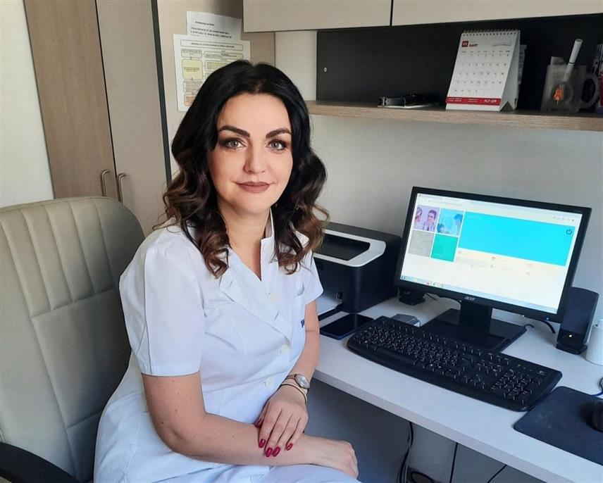 ИСТОЧНО САРАЈЕВО, 21. ДЕЦЕМБРА /СРНА/ - Специјалиста пнеумофтизиолог-медицински онколог у Болници "Србија" у Источном Сарајеву Анита Ковачевић.