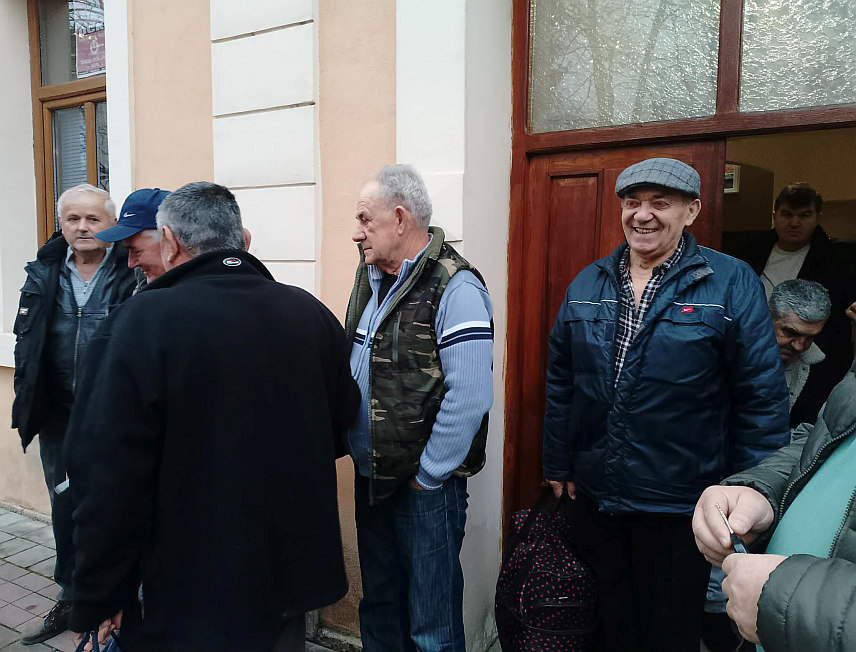 НОВИ ГРАД, 22. ДЕЦЕМБРА /СРНА/ - Десет ратних војних инвалида из Новог Града упућено је данас на седмодневну рехабилитацију у Бању Мљечаница.