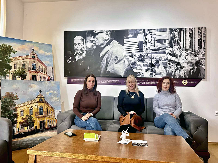 ШАМАЦ, 22. ДЕЦЕМБРА /СРНА/ - Вршилац дужности директора шамачког Центра за културу Миланка Благојевић и директор Народне библиотеке у Мркоњић Граду Милана Ступар договориле су се данас у Шамцу о будућој сарадњи на заједничкој промоцији знаменитих личности Републике Српске.
