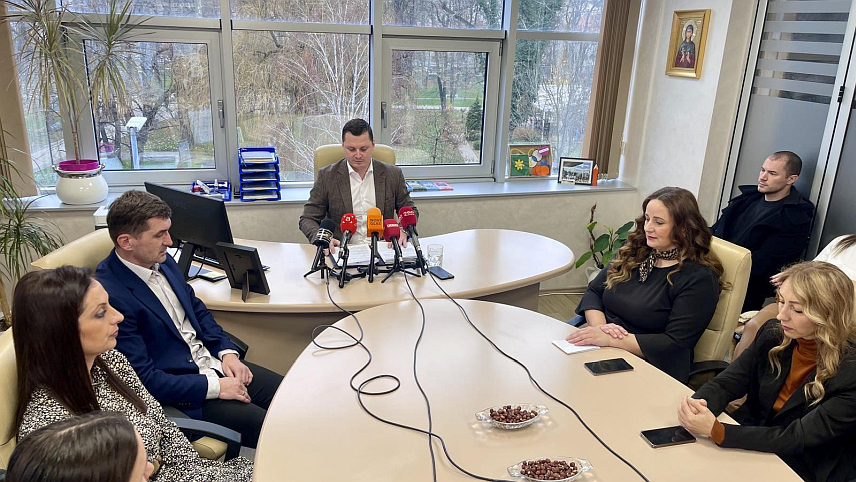 БИЈЕЉИНА, 23. ДЕЦЕМБРА /СРНА/ - Међу кључним плановима Центра за социјални рад у Бијељини за наредну годину су отварање савјетовалишта за брак, породицу и дјецу, увођење нових услуга у оквиру Дневних центара, развој услуге персоналне асистенције и наставак активности на унапређењу хранитељства, изјавио је данас директор Центра Александар Ђурђевић на годишњој конференцији за медије.