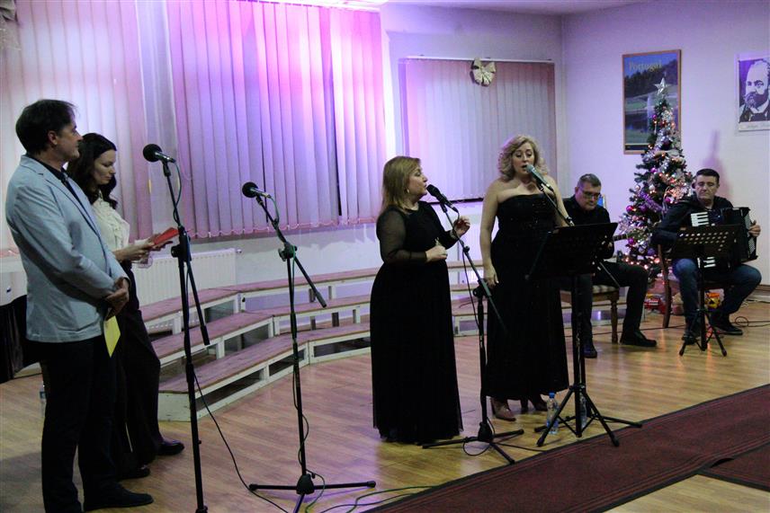 ДОБОЈ, 23. ДЕЦЕМБРА /СРНА/ - У Добоју је вечерас одржан драмско-музички програм "Андрић изнад Вишеграда", посвећен нобеловцу Иви Андрићу, а организован је поводом манифестације "Дани Србије у Српској".