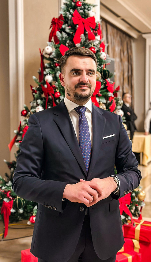 БАЊАЛУКА, 24. ДЕЦЕМБРА /СРНА/ - Потпредсједник Републике Српске из реда хрватског народа Давор Прањић честитао је Божић свима који овај празник славе по грегоријанском календару и нагласио да је дан Христовог рођења подсјетник на трајну обавезу очувања стабилности, достојанства и међусобног поштовања.