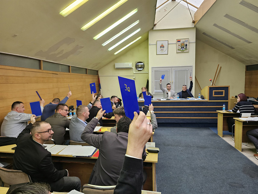 УГЉЕВИК, 25. ДЕЦЕМБРА /СРНА/ - Сједница Скупштине општине Угљевик.