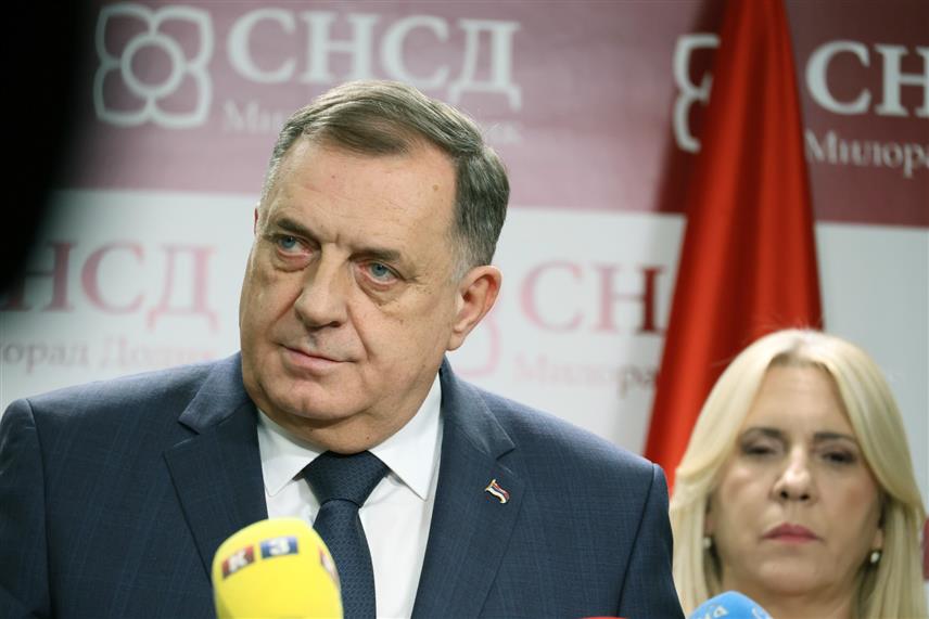 БАЊАЛУКА, 25. ДЕЦЕМБРА /СРНА/ - Предсједник СНСД-а Милорад Додик изјавио је да је на сједници Извршног комитета исказано опредјељење и воља да СНСД покаже своју снагу. /фото: Борислав Здриња/