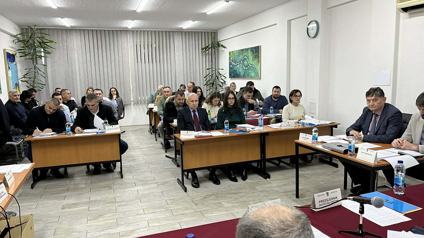 НОВИ ГРАД, 25. ДЕЦЕМБРА /СРНА/ - Скупштина општине Нови Град прихватила је данас буџет за наредну годину у износу 30.242.466 КМ, што је за 2.053.458 КМ или 7,28 одсто више у односу на ребаланс овогодишњег буџета.