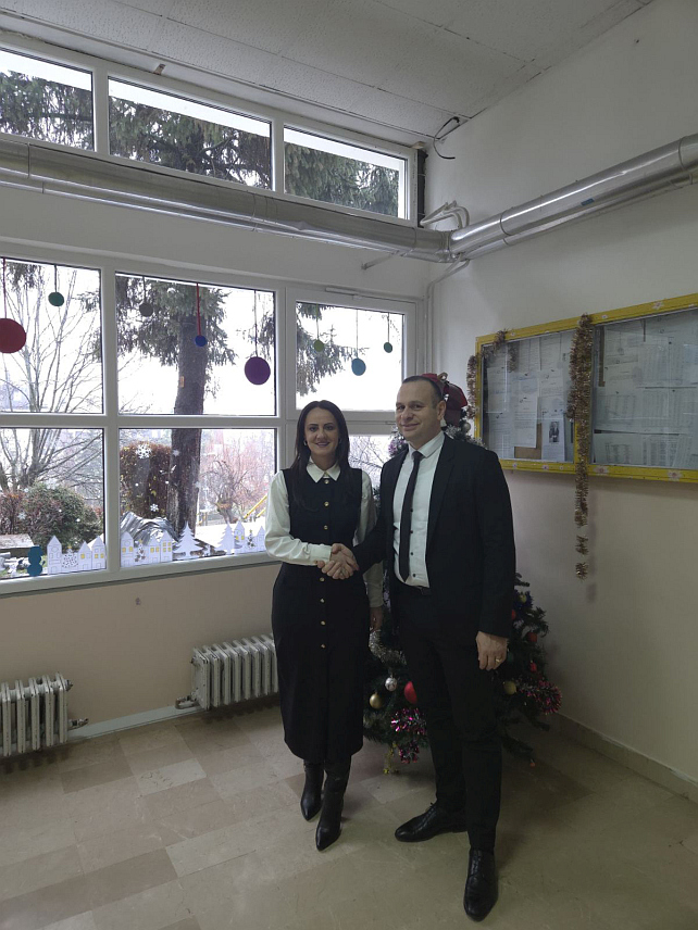 БАЊАЛУКА, 26. ДЕЦЕМБРА /СРНА/ - Вршилац дужности генералног директора УКЦ-а Никола Шобот на састанку са директором Дома "Рада Врањешевић" Даријаном Кецман.