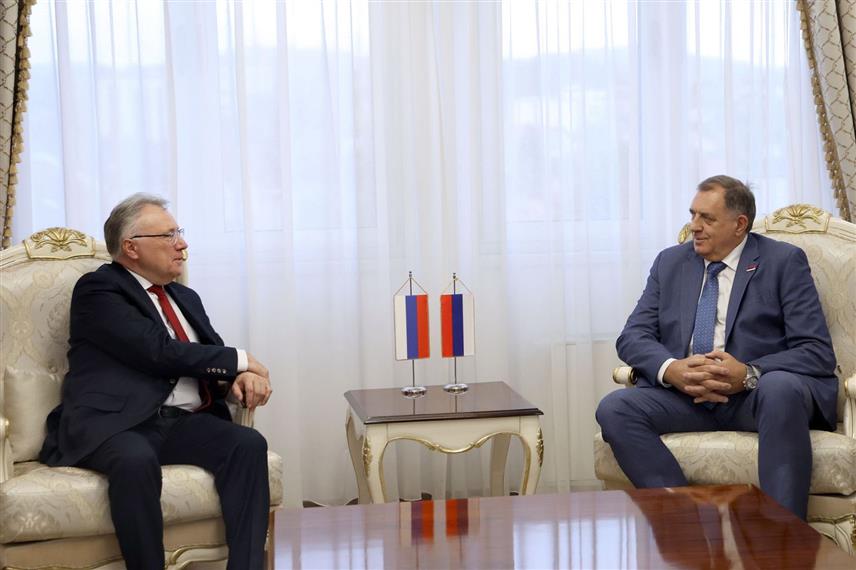 БАЊАЛУКА, 26. ДЕЦЕМБРА /СРНА/ - Предсједник СНСД-а Милорад Додик и амбасадор Руске Федерације у БиХ Игор Калабухов изразили су заједничку опредијељеност за наставак сарадње Републике Српске и Русије са циљем политичког, економског и привредног раста.