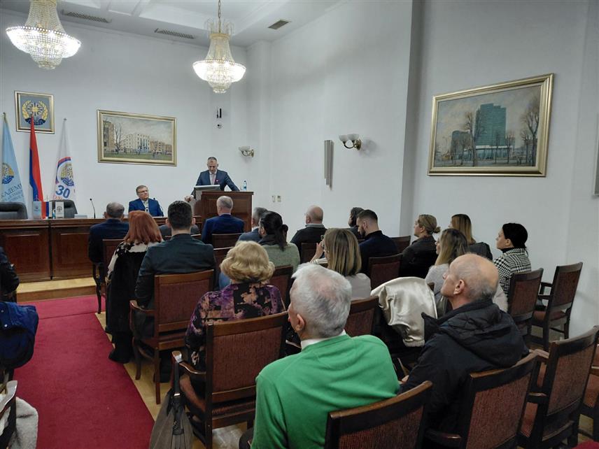 БАЊАЛУКА, 26. ДЕЦЕМБРА /СРНА/ - У Бањалуци је данас промовисана књига "Кардиковаскуларна токсичност" чији су уредници професори Медицинског факултета Универзитета у Бањалуци Девендра К Агравал, Ранко Шкрбић, Милош П. Стојиљковић и Драган М. Ђурић.