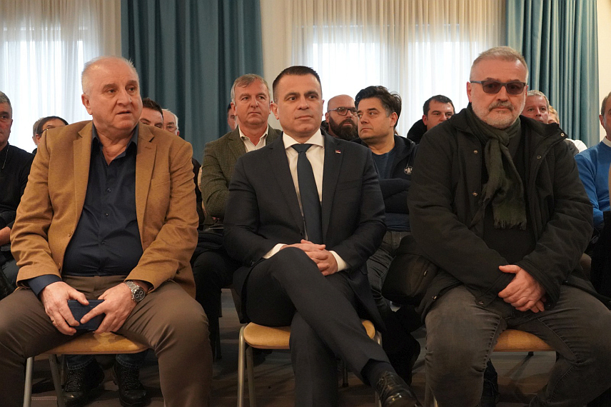 БЕОГРАД, 26. ДЕЦЕМБРА /СРНА/ - За Србију је за 2026. годину кључна ријеч стабилност, за шта је, прије свега, потребно јединство свих Срба у Србији и оних који живе ван матице, рекао је министар без портфеља у Влади Србије задужен за дијаспору Ђорђе Милићевић на скупу "Дијаспора и матица – изазови и перспективе локалне самоуправе".