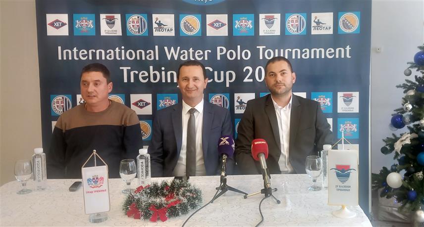ТРЕБИЊЕ, 26. ДЕЦЕМБРА /СРНА/ - На затвореном базену у Tребињу од 3. до 5. јануара биће одржан интернационални ватерполо турнир на којем ће учествовати шест репрезентација, и то Србије, Шпаније, Италије, Грчке, Мађарске и Француске.