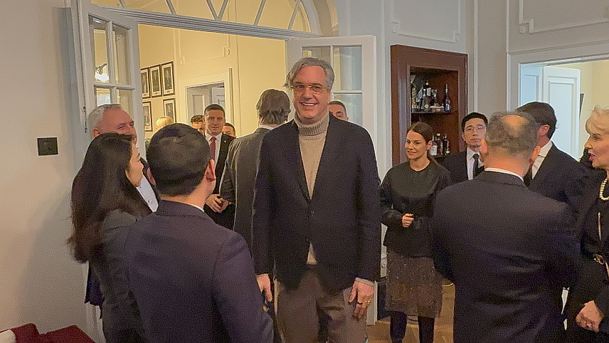 БЕОГРАД, 26. ДЕЦЕМБРА /СРНА/ - предсједник Привредна комора Србије Марко Чадеж на свечаном коктелу у Српском пословном клубу "Привредник", на којем су учествовали представници више од 30 највећих српских и 24 кинеске компаније.