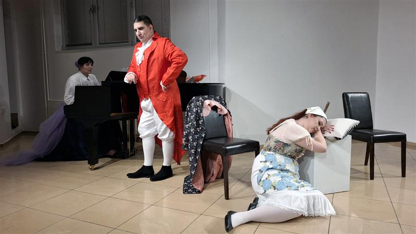 ПРИЈЕДОР, 26. ДЕЦЕМБРА /СРНА/ - У приједорској Галерији "Сретен Стојановић" вечерас је изведена опера Ђоакина Росинија "Пепељуга" у извођењу првака и вокалних солиста Народног позоришта Београд и Српског народног позоришта Нови Сад.