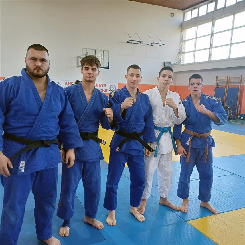 ДОБОЈ, 28.ДЕЦЕМБРА /СРНА/ - Џудисти Џудо клуба "Соко" из Зворника освојили су у екипној конкуренцији друго мјесто на завршном колу Џудо лиге Републике Српске за сениоре и пионире, одржаном у Добоју, рекао је данас Срни директор овог клуба Драган Божовић.