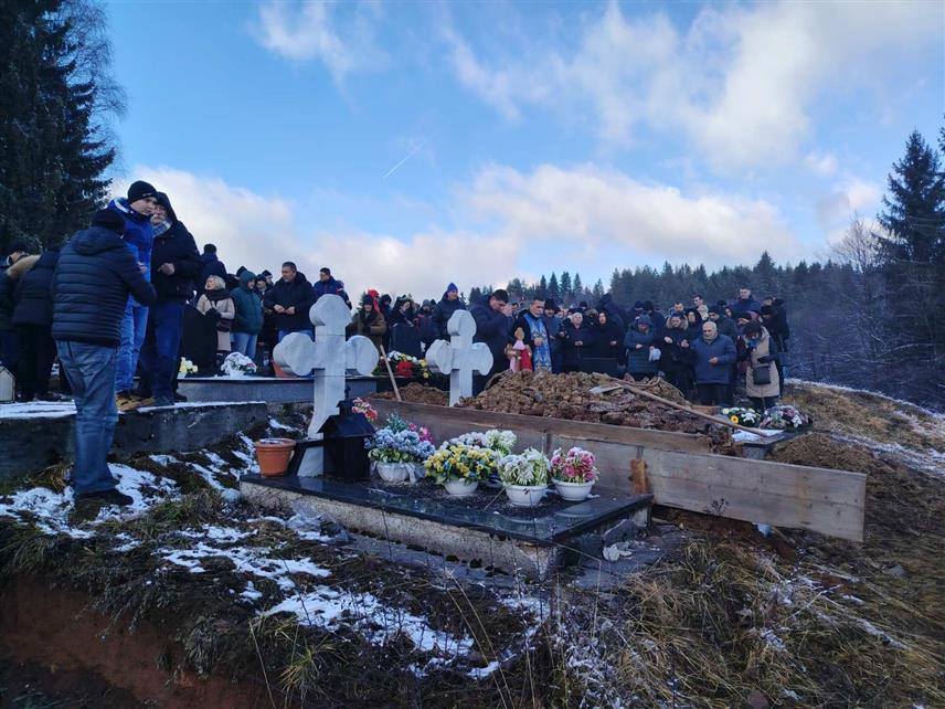 ПАЛЕ, 28. ДЕЦЕМБРА /СРНА/ - Дугогодишњи новинар и уредник Радио-телевизије Републике Српске Стјепан Зликовац сахрањен је данас на породичном гробљу Влаховићи на Требевићу.