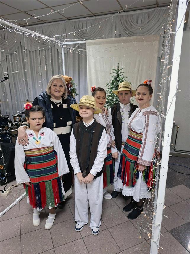 ШАМАЦ, 28. ДЕЦЕМБРА /СРНА/ - На четвртој донаторској вечери коју је организовао Центар за подршку породицама дјеце са потешкоћама у развоју "Дјеца сунца" из Шамца прикупљено је 37.000 КМ за потребе рехабилитације и социјализације дјеце и одраслих са сметњама у развоју.