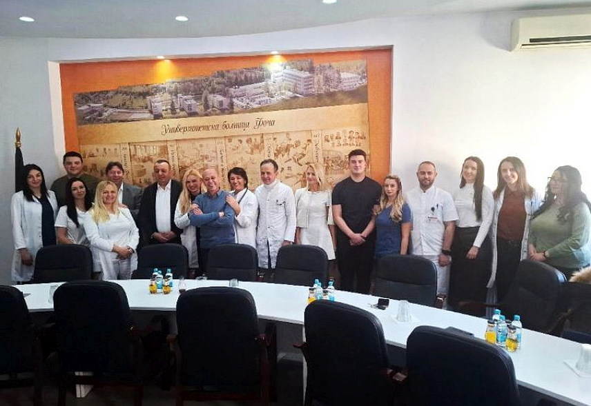 ФОЧА, 29.ДЕЦЕМБРА /СРНА/ - Универзитетска болница Фоча за 10 својих љекара финансираће трогодишње докторске студије на Медицинском факултету, док ће ова високошколска установа докторанде ослободити плаћања одбране доктората, дефинисано је споразумом о заједничком улагању у стручни кадар, који је данас потписан.	

