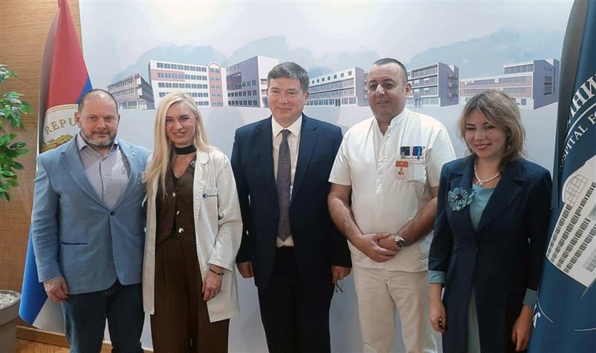 ФОЧА, 2. ДЕЦЕМБРА /СРНА/ - Први државни медицински универзитет "Академик Иван Павлов" из Санкт Петербурга и Универзитетска болница Фоча договорили су сарадњу која ће обухватати размјену и стручно усавршавање љекара, а што ће бити озваничено споразумом идуће године.
