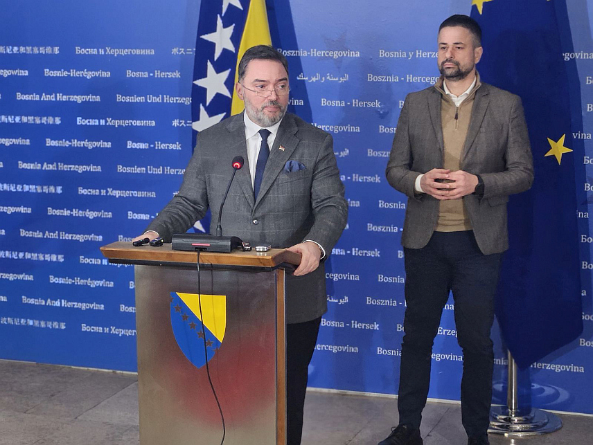 САРАЈЕВО, 2. ДЕЦЕМБРА /СРНА/ - Замјеник предсједавајуће Савјета министара Сташа Кошарац на конференцији за новинаре у Сарајеву.